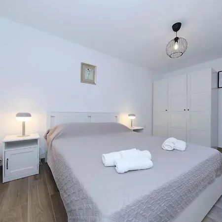 Apartman With Parking Space Nin, Zadar - 24385 *