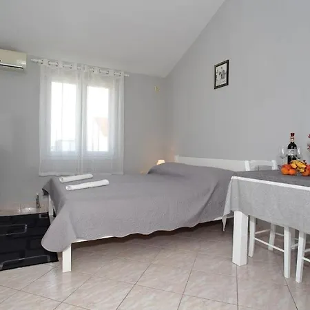 With Parking Space Nin, Zadar - 24385 Apartman Nin